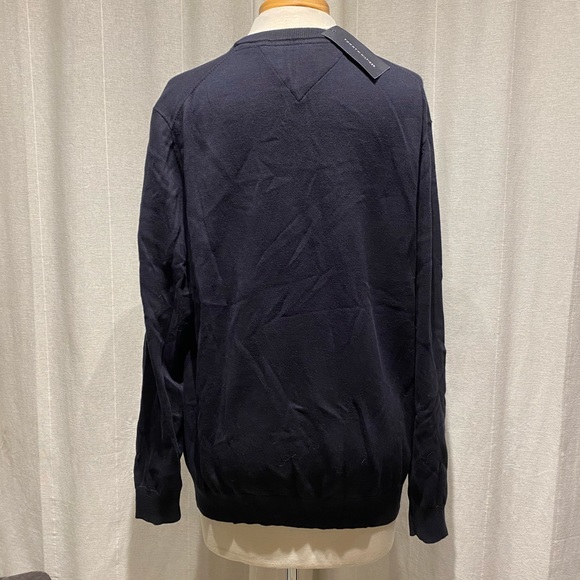 Tommy Hilfiger crewneck NWT - Picture 2 of 2